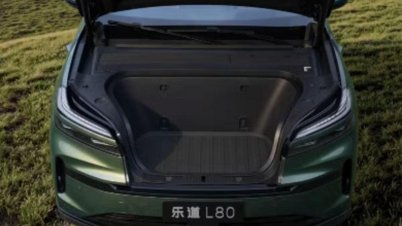 Onvo L80 trunk