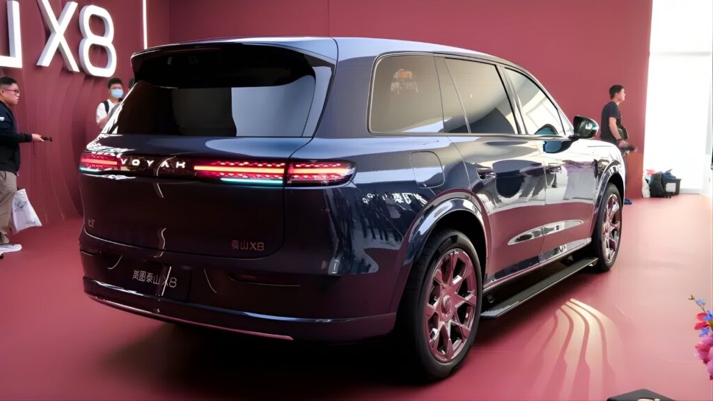 Voyah Taishan X8 rearview