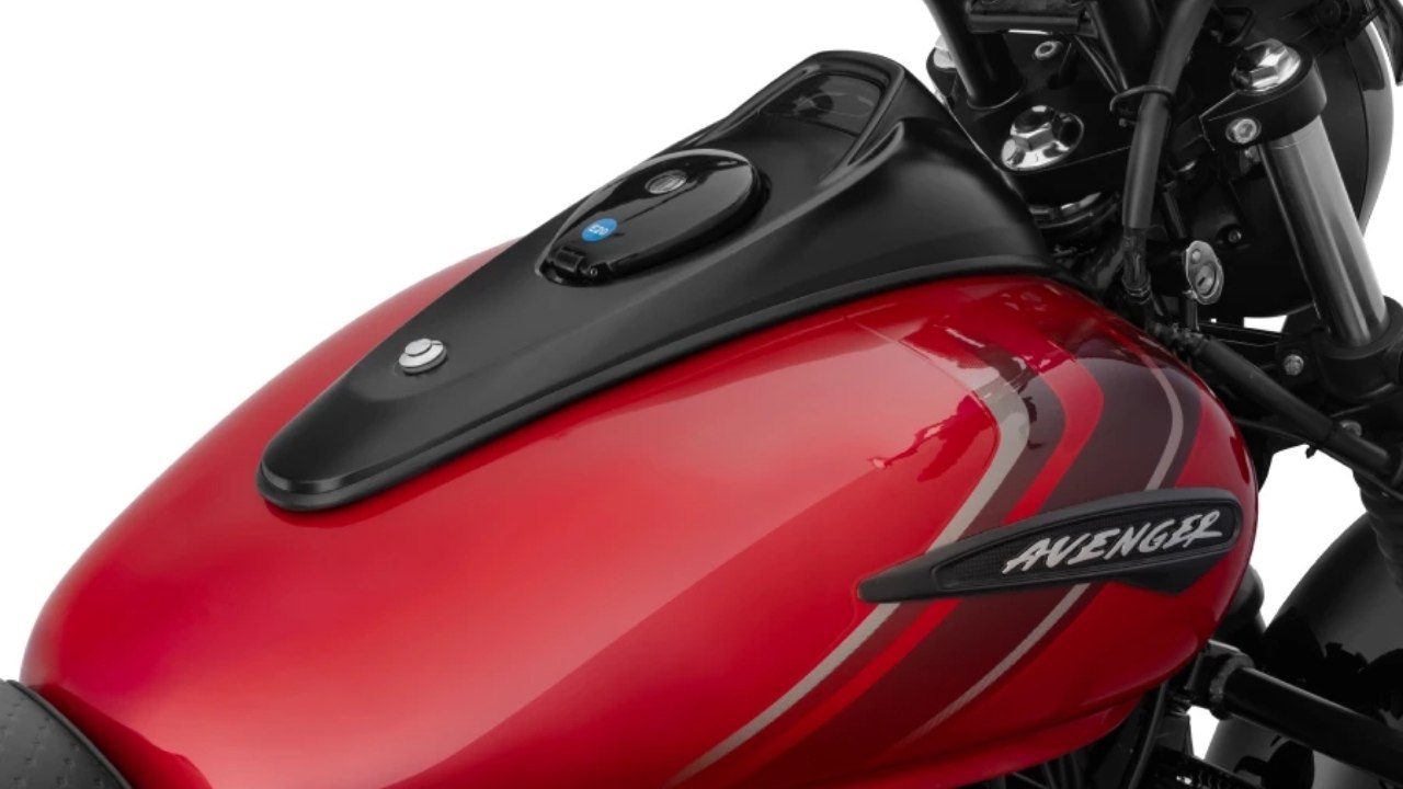 Bajaj Avenger 220 Street Tank
