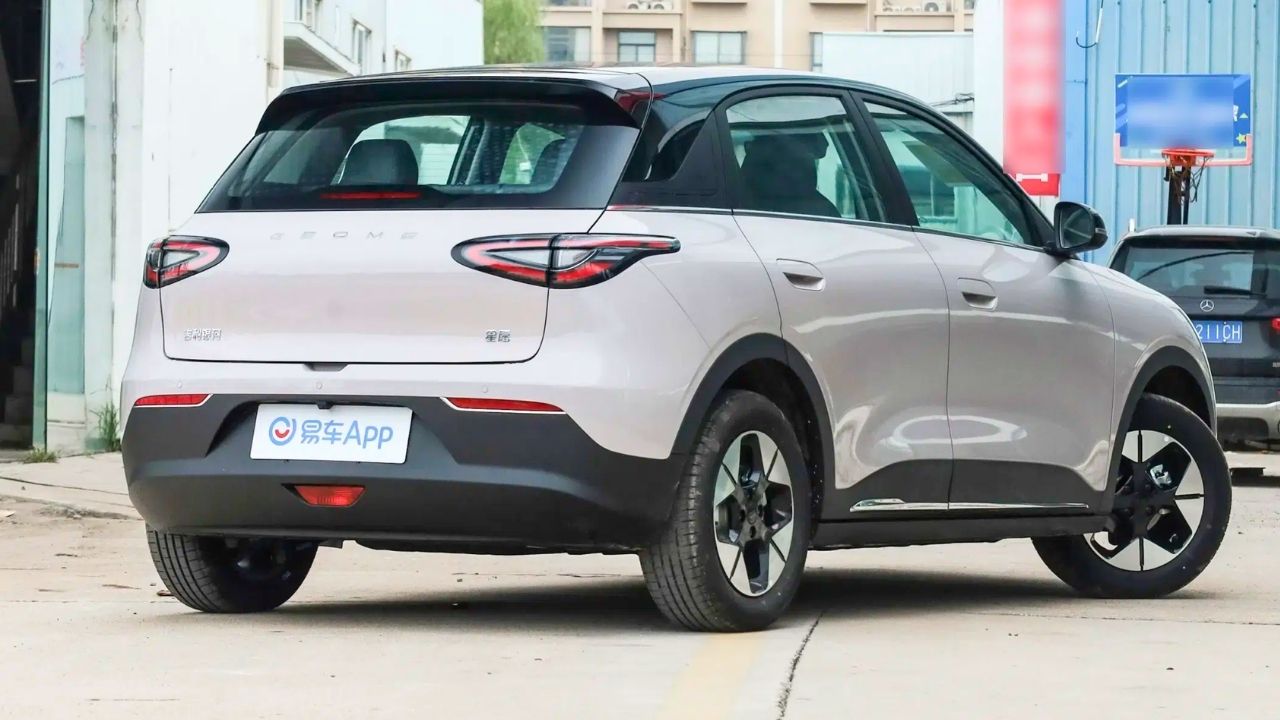 Geely EX2 back look