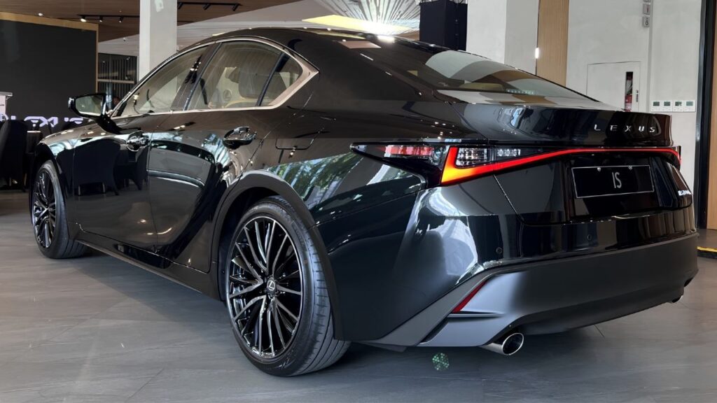 Lexus IS