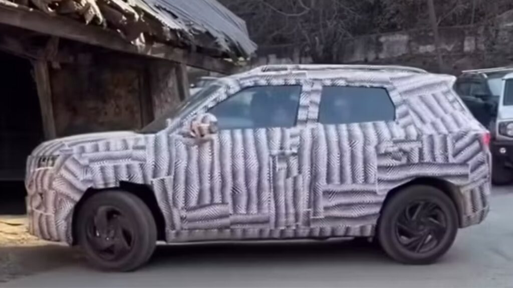 Maruti Brezza Facelift Spied