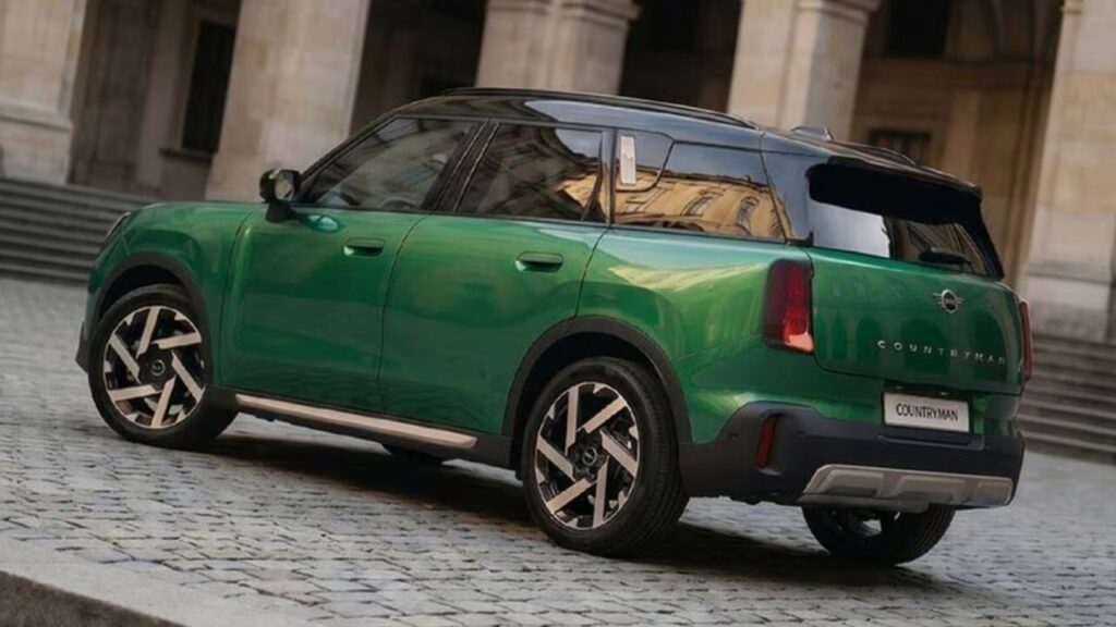 Mini Countryman C rearview