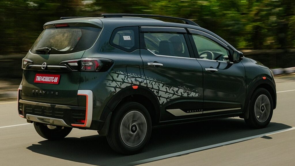 Nissan Gravite rear side look