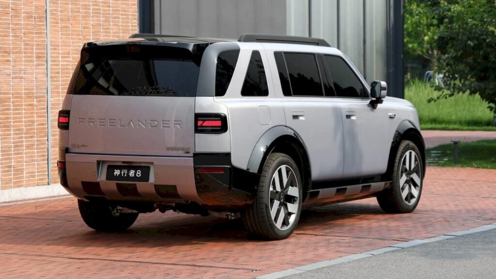 Chery-JLR’s Freelander 8 Rearview