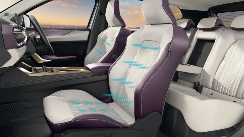 Nissan Tekton Interior