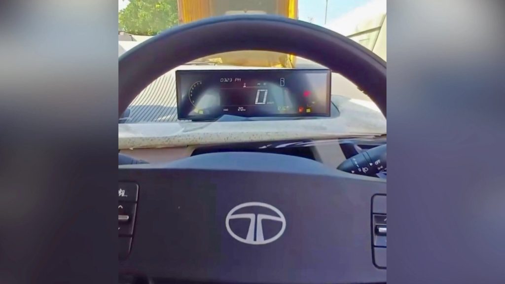 Tata Aeris 2nd display
