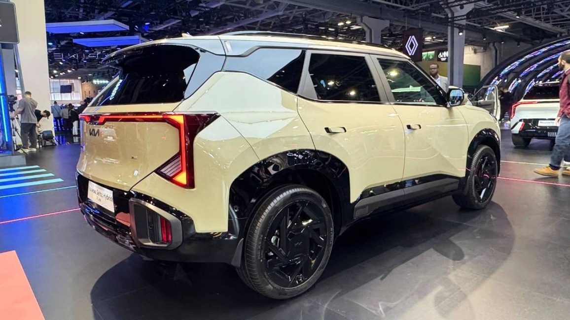 Kia Seltos Hybrid rear sidelook